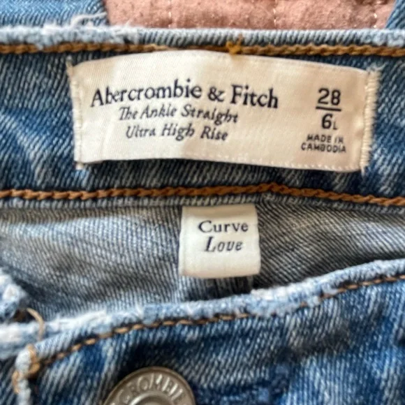 Abercrombie & Fitch High Rise Blue Jeans - Picture 4 of 5